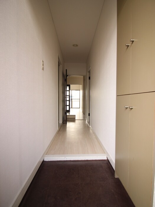 物件内観写真8　(廊下)