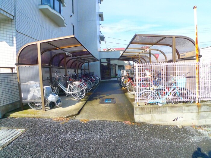 物件外観写真3　(駐輪場)