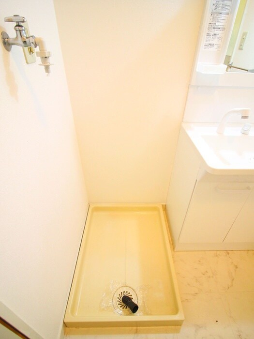 物件内観写真16　(洗濯機置場)