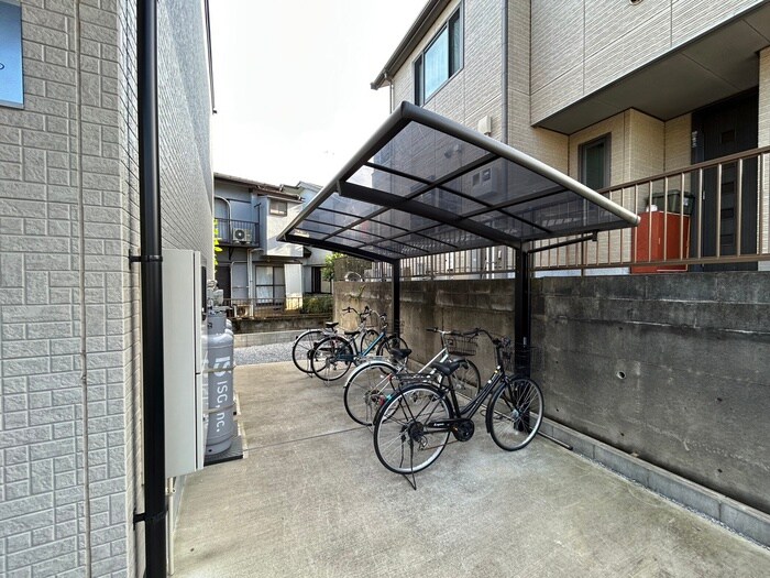 物件外観写真5　(駐輪場)