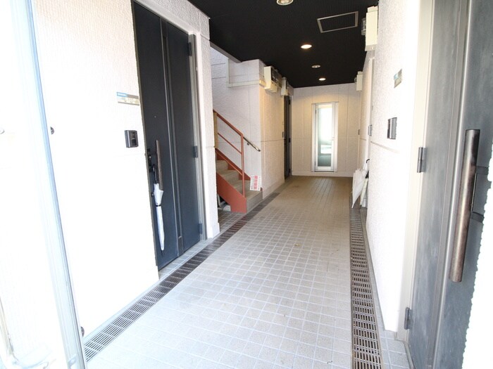 物件外観写真5　(エントランス部分)