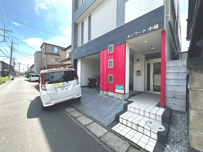 物件外観写真3　(エントランス部分)