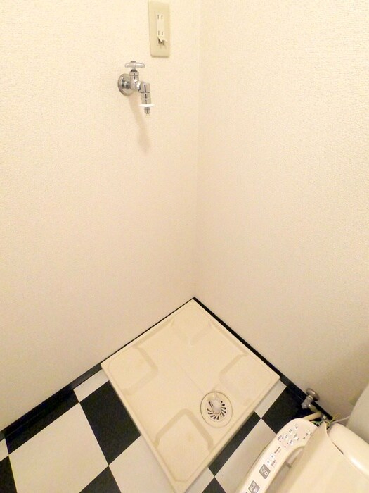 物件内観写真15　(洗濯機置場)