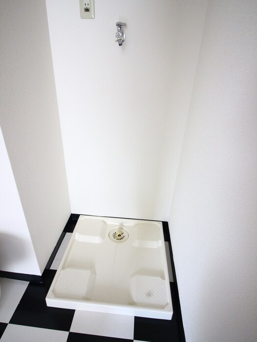 物件内観写真16　(洗濯機置場)