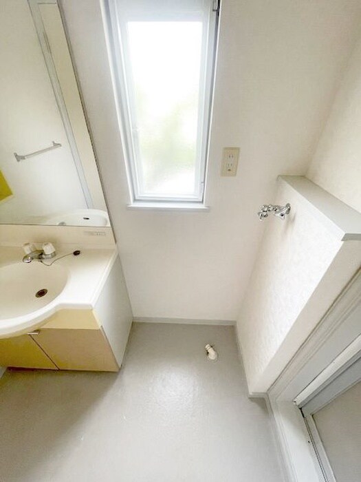 物件内観写真12　(洗濯機置場)