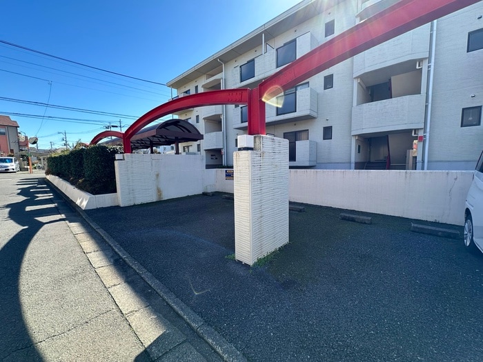 物件外観写真4　(駐車場)