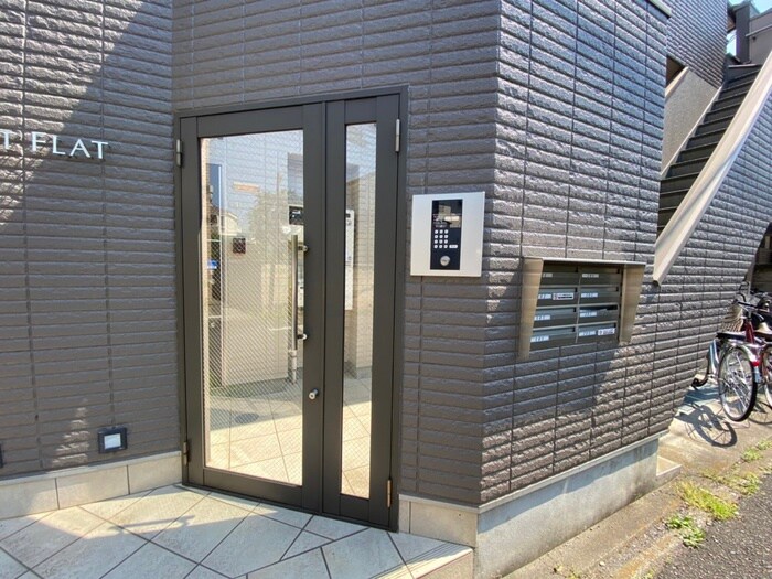 物件外観写真3　(エントランス部分)