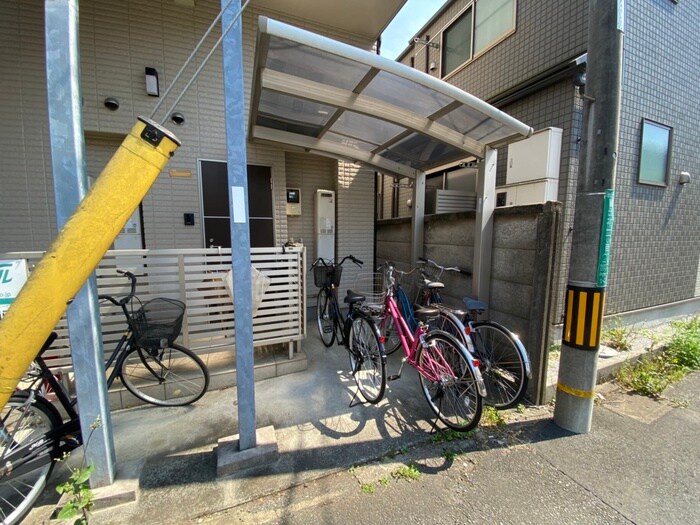物件外観写真4　(駐輪場)