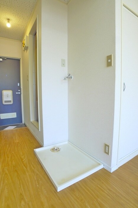 物件内観写真16　(洗濯機置場)