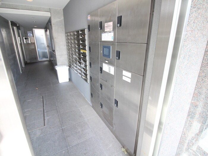 物件外観写真5　(エントランス部分)