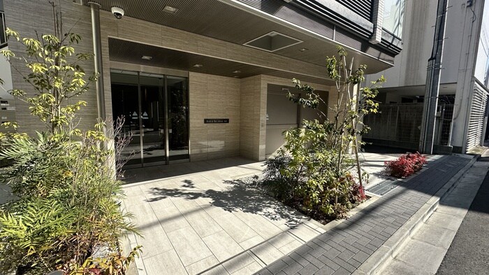 物件外観写真2　(エントランス部分)