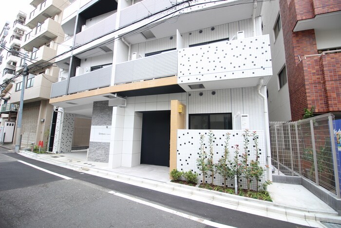 物件外観写真2　(エントランス部分)