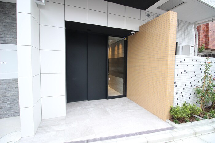 物件外観写真3　(エントランス部分)