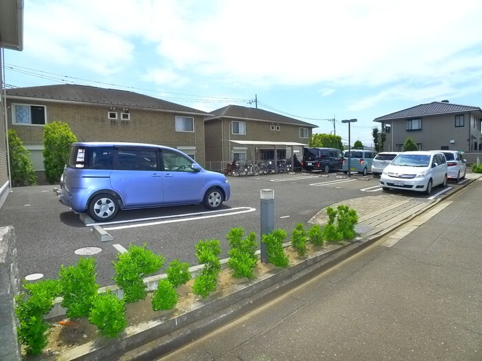 物件外観写真5　(駐車場)