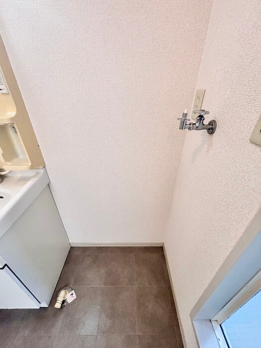 物件内観写真15　(洗濯機置場)