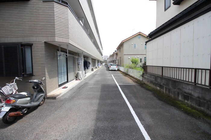 物件外観写真3　(駐車場)