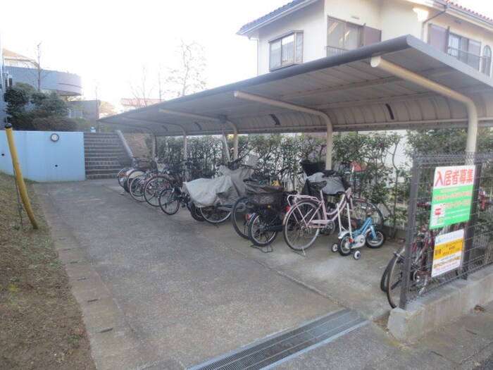 物件外観写真2　(駐輪場)