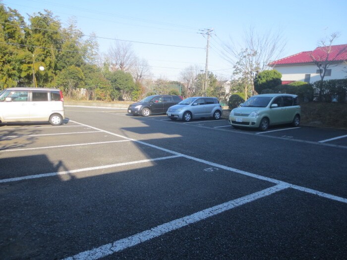 物件外観写真4　(駐車場)