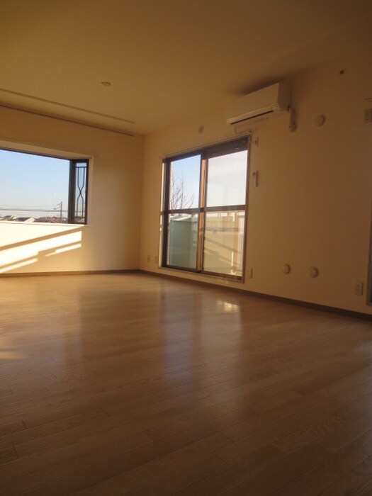 物件内観写真13　(室内からの展望)