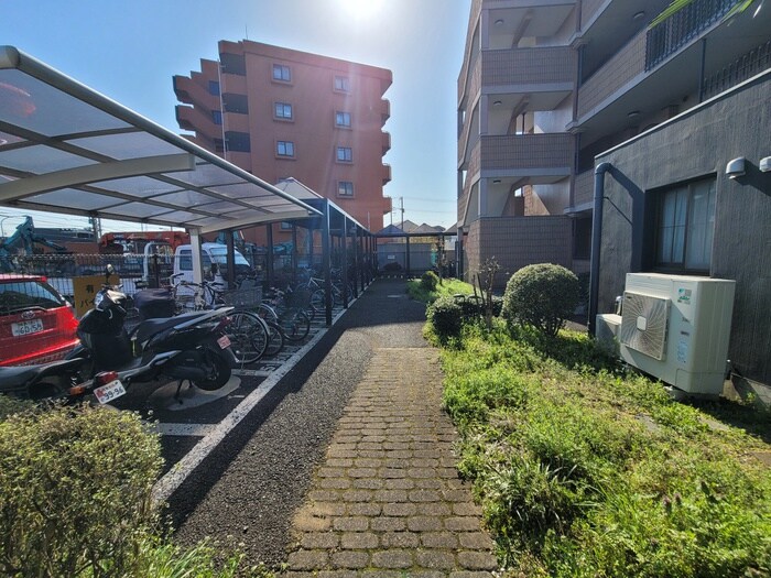 物件外観写真4　(駐輪場)