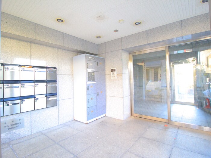 物件外観写真3　(エントランス部分)