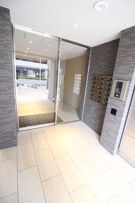 物件外観写真2　(エントランス部分)