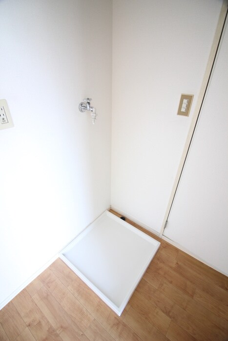 物件内観写真12　(洗濯機置場)