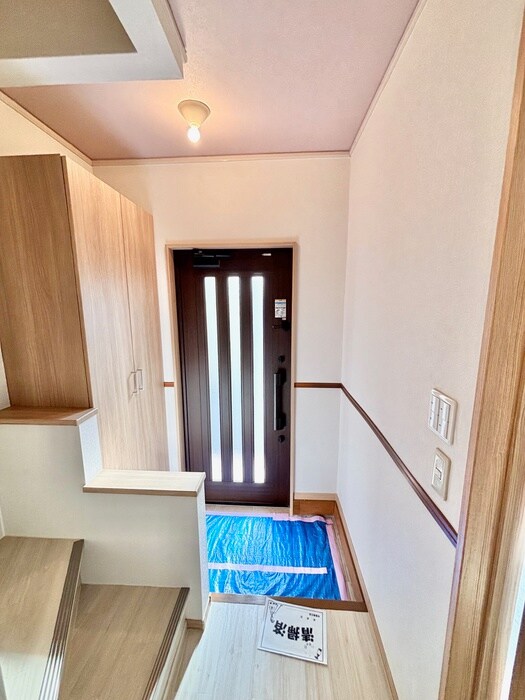 物件内観写真13　(玄関)