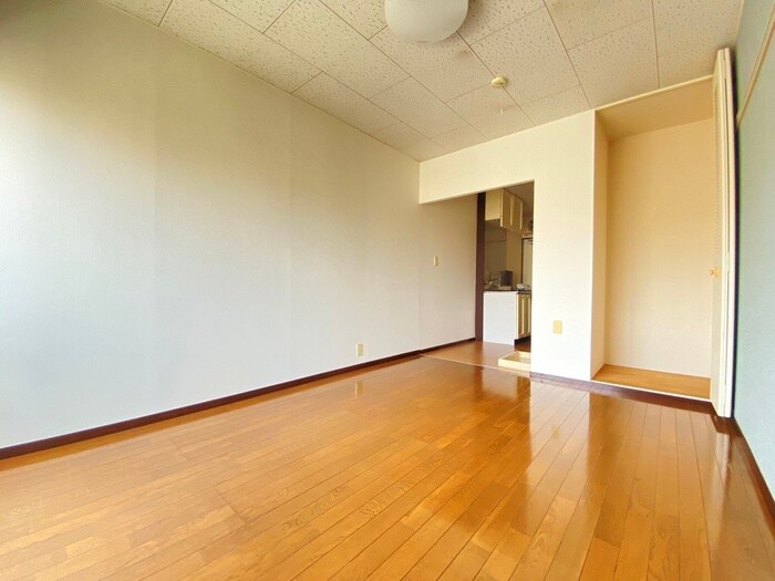 物件内観写真8　(居室)