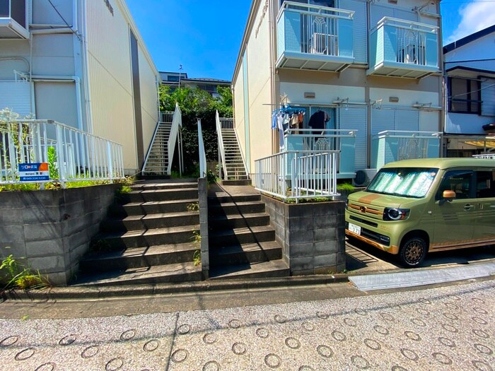 物件外観写真3　(エントランス部分)