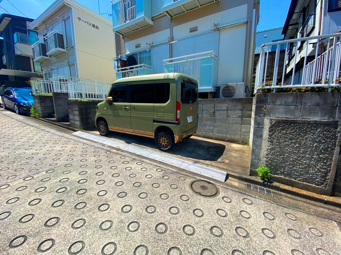 物件外観写真5　(駐車場)