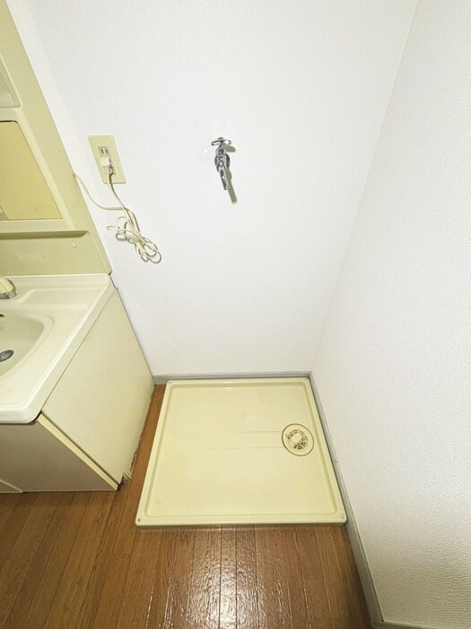 物件内観写真14　(洗濯機置場)