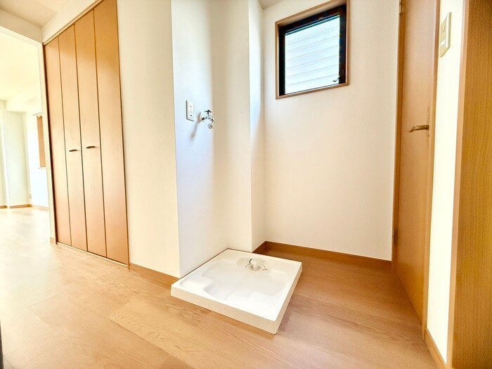 物件内観写真17　(洗濯機置場)