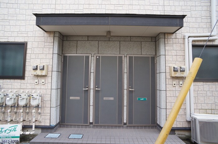 物件外観写真3　(エントランス部分)