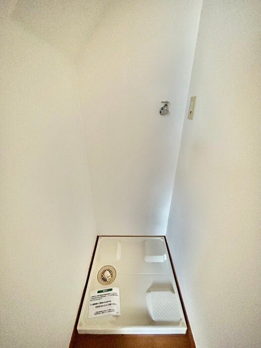 物件内観写真12　(洗濯機置場)