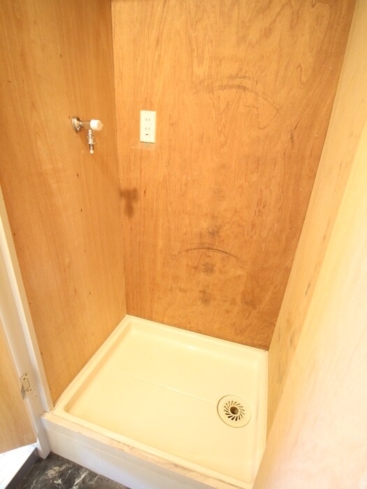 物件内観写真12　(洗濯機置場)