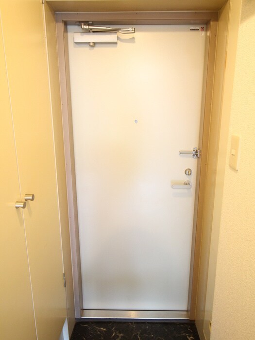 物件内観写真15　(玄関)