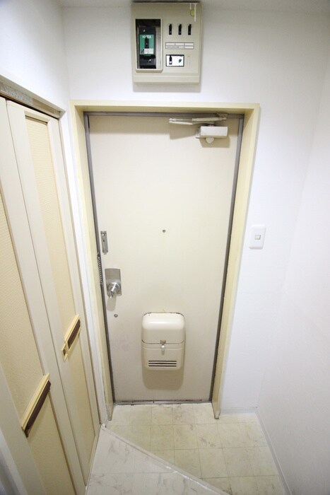 物件内観写真7　(玄関)