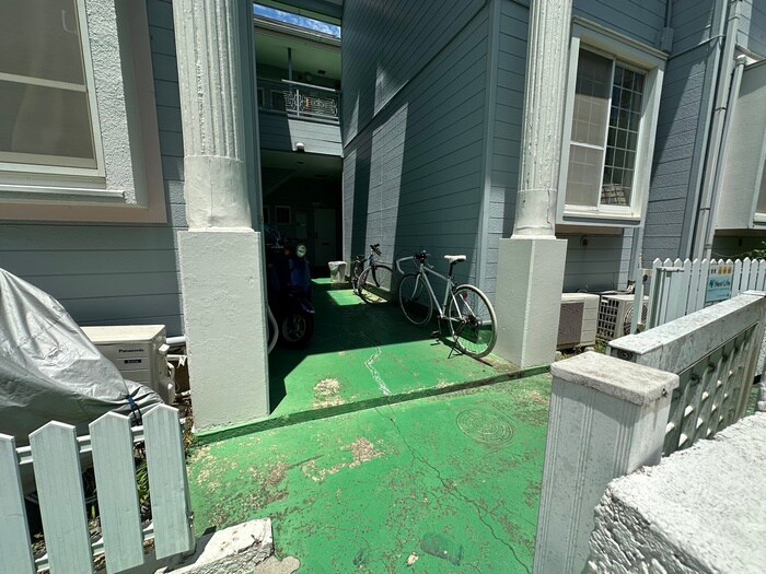 物件外観写真4　(エントランス部分)