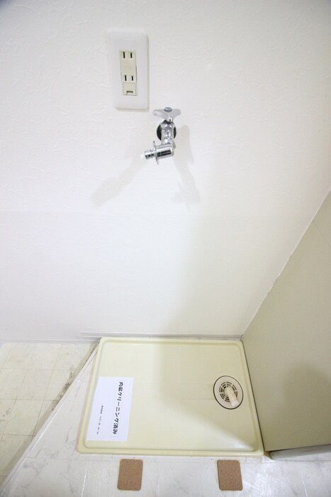 物件内観写真12　(洗濯機置場)