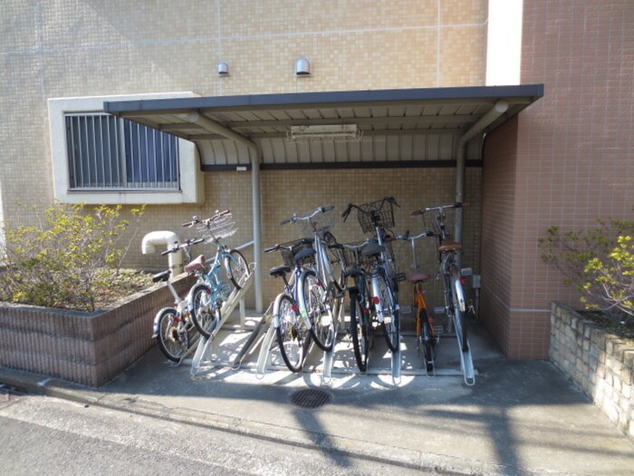 物件外観写真3　(駐輪場)