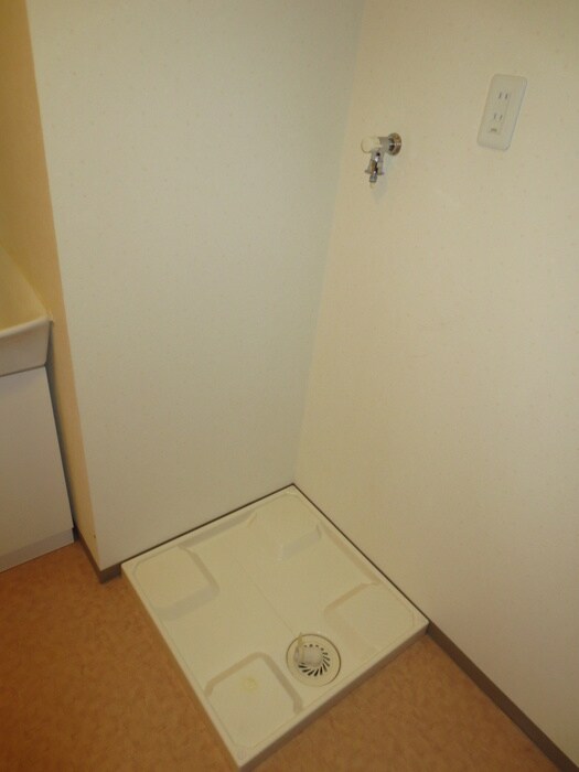 物件内観写真14　(洗濯機置場)