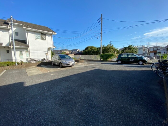 物件外観写真6　(駐車場)