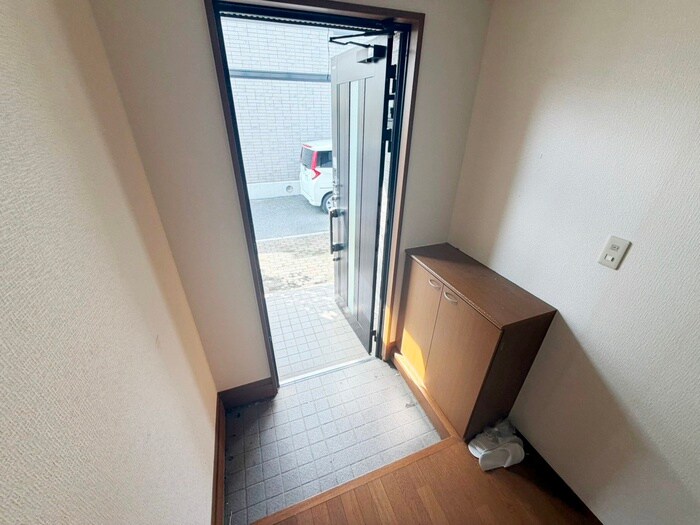 物件内観写真19　(玄関)