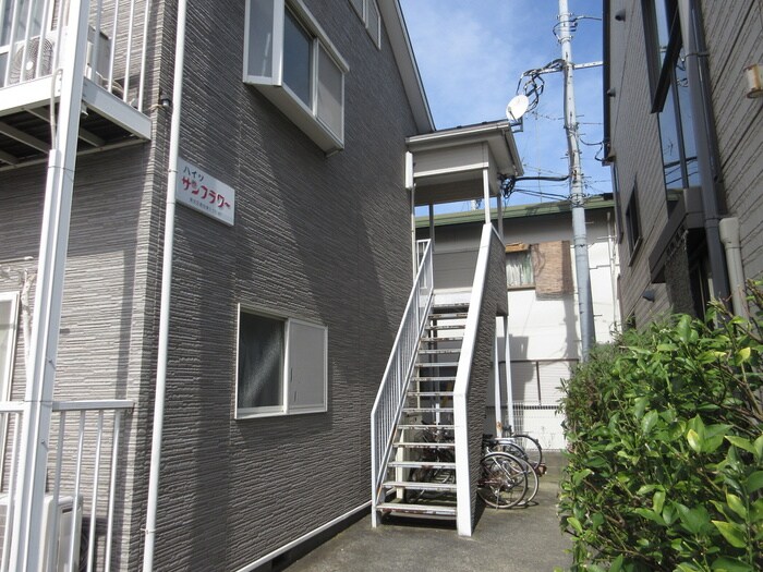 物件外観写真5　(エントランス部分)