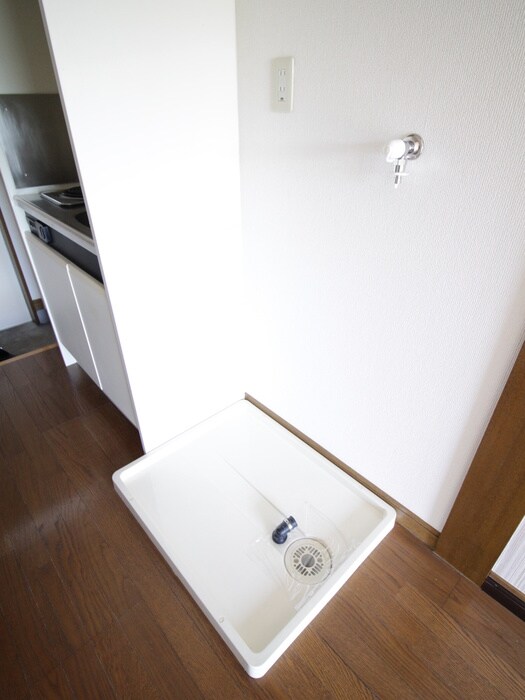 物件内観写真11　(洗濯機置場)