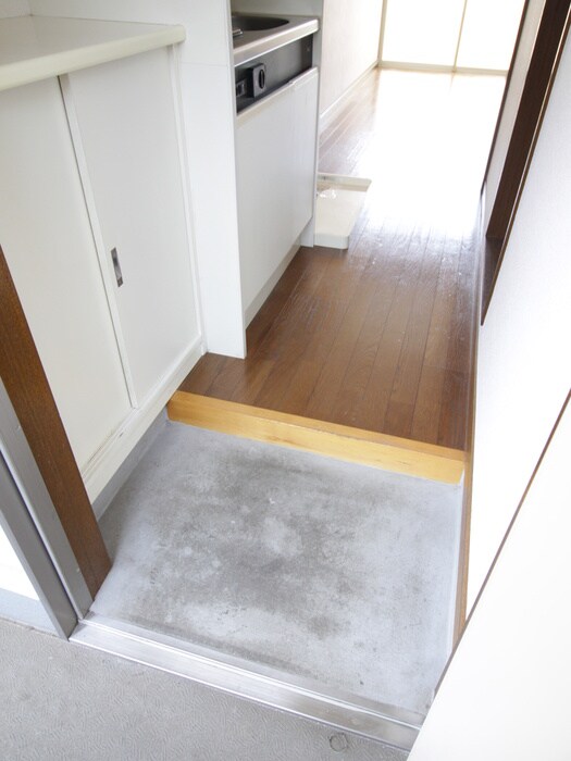 物件内観写真16　(玄関)