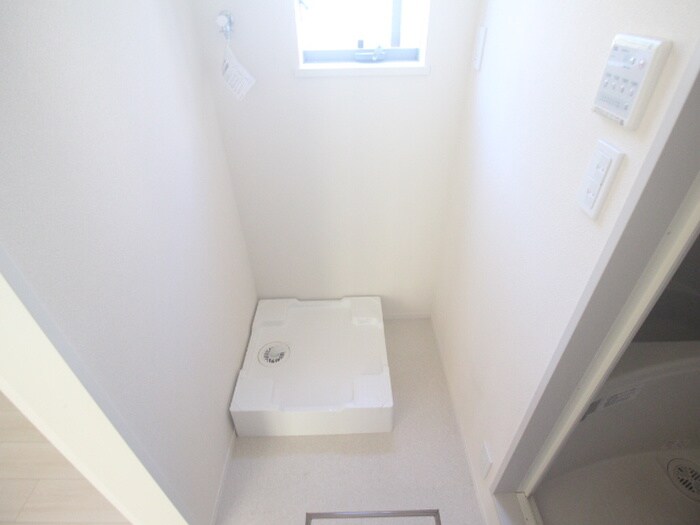 物件内観写真15　(洗濯機置場)