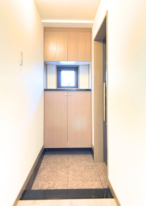 物件内観写真7　(玄関)