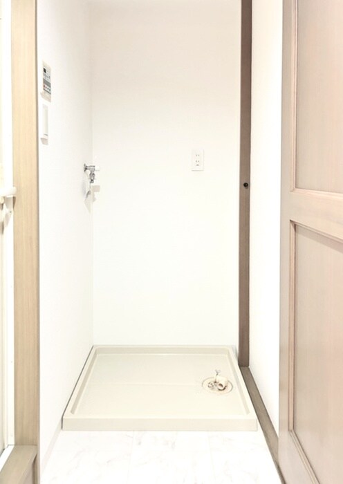 物件内観写真12　(洗濯機置場)